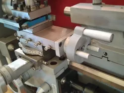 Small lathe improvements: removable tool post slide handwheel