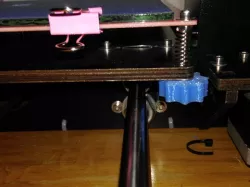Wing nut for bed leveling