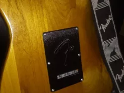 Pickguard arrière Fender Stratocaster avec logo Fender