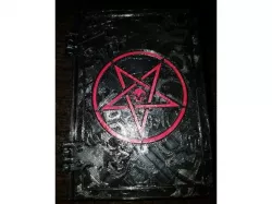 Pentagram w/Skull & Relinquo cover Deck Box Remix
