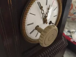 Winding key for clock pendulum