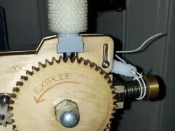 Ultimaker feeder Clamp (retraction Friendly)
