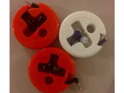 Tangle free earbud holder