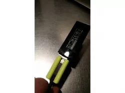 Usb cable holder for laptop screen