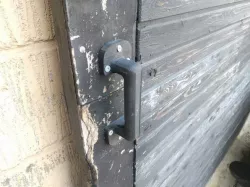Farmer door handle