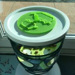 Catit feeder lid with Pusheen