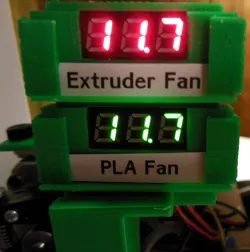 Mini Voltmeter Label Slide-On and Label Clips for the 40mm Extruder / 40mm PLA Fan mount.
