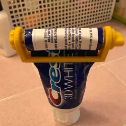 Toothpaste roller squeezer 