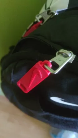Zip toggle Nike logo