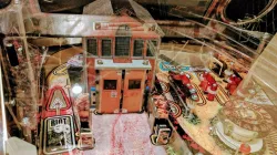 Stern The Walking Dead Prison Door Roof