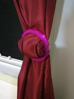 Curtain tieback