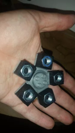 LEGO-like Fidget Spinner remixed to be bearingless - 5 rays of 2x2 bricks 