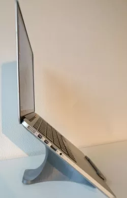 Macbook pro stand