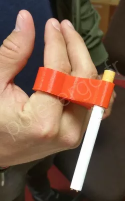 OT student project : double ring cigarette holder / double bague support de cigarette. 