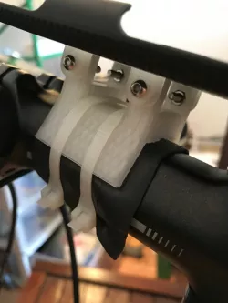iPhone 7 FRiEQ case bike adapter