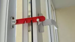 Window ventilation comb