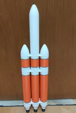 1/100 Delta IV Heavy (color)