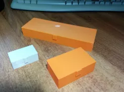Box with flexible hinge