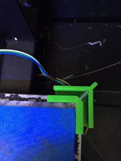 Spring loaded bracket for glass plate