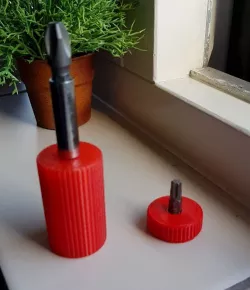 Bit holders: a magnetic & a small one
