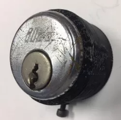 Mortise cylinder lock holder