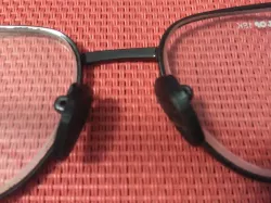 Sujeción gafas con puente de nariz - Fixing glasses with nose bridge