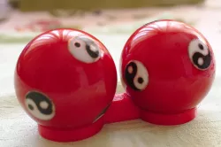 Baoding balls holder