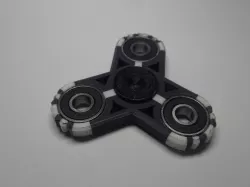 Dual color spinner