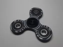 Dual color spinner