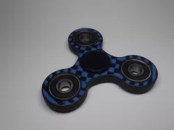 Dual color spinner