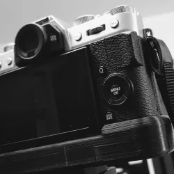 Fujifilm X-T20 and X-T10 Base Grip with Manfrotto RC2 QR Plate