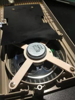 Commodore 1702 monitor speaker adaptor