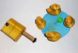 Motorized spinning top