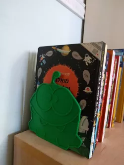 Om Nom Bookend