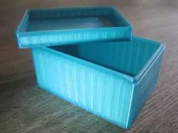Simple lidded box