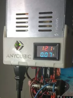 Soporte enchufe y medidor voltaje amperaje fuente 30A. Support stand and meter voltage / amperage power supply 30A