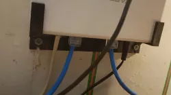 Staffa per Router e Modem Fastweb
