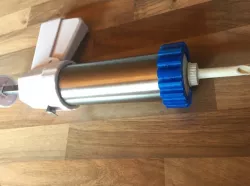 cake syringe bolting