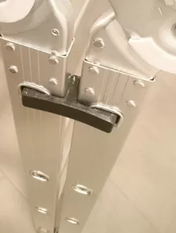 Multi-ladder clip