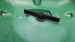 Scotts Speedy Green 1000 Broadcast Spreader - drive nut and spreader bar