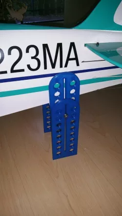 Höhenverstellbarer Ständer für RC Flugzeuge