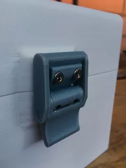 Cam latch for boxes