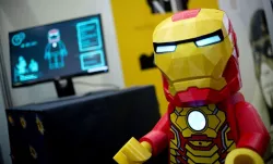 Giant Lego Minifigure : Néo Iron man