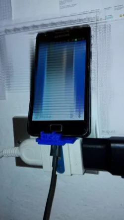 Lightweight docking station for triple EU plug 