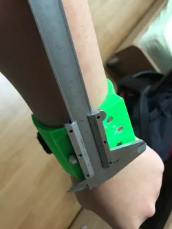 Magnetic bracelet for metal tools