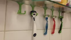 razor holder