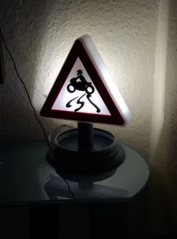 The Achtung! lamp - Lampe in Form eines Verkehrszeichens Achtung Gefahrenstelle!