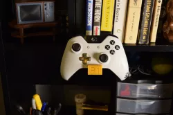 Xbox One controller holder