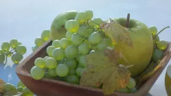Fruit Bowl - Grapes Leaves Apples Cut Damast Knife Low-poly  3D model