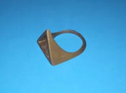triange designer ring